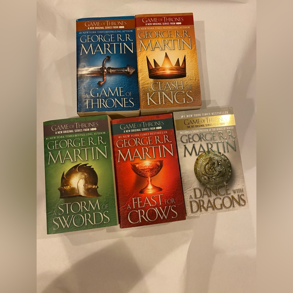 📚 Game of Thrones set by George R R Martin